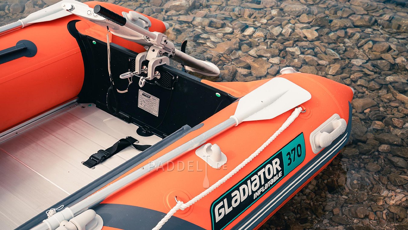 Wie wählt man ein Schlauchboot und einen Motor