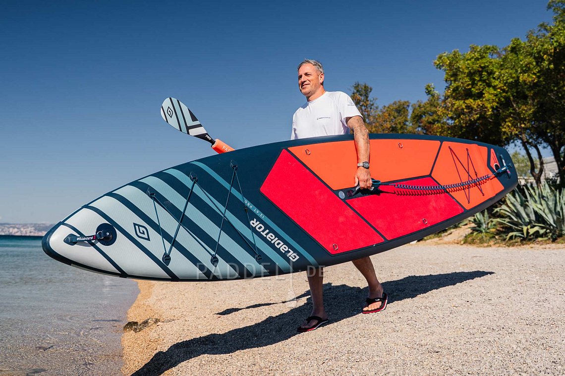 Herren outfit 1 - Weinrot - SUP board GLADIATOR PRO, lycra, COOL Flip-Flops