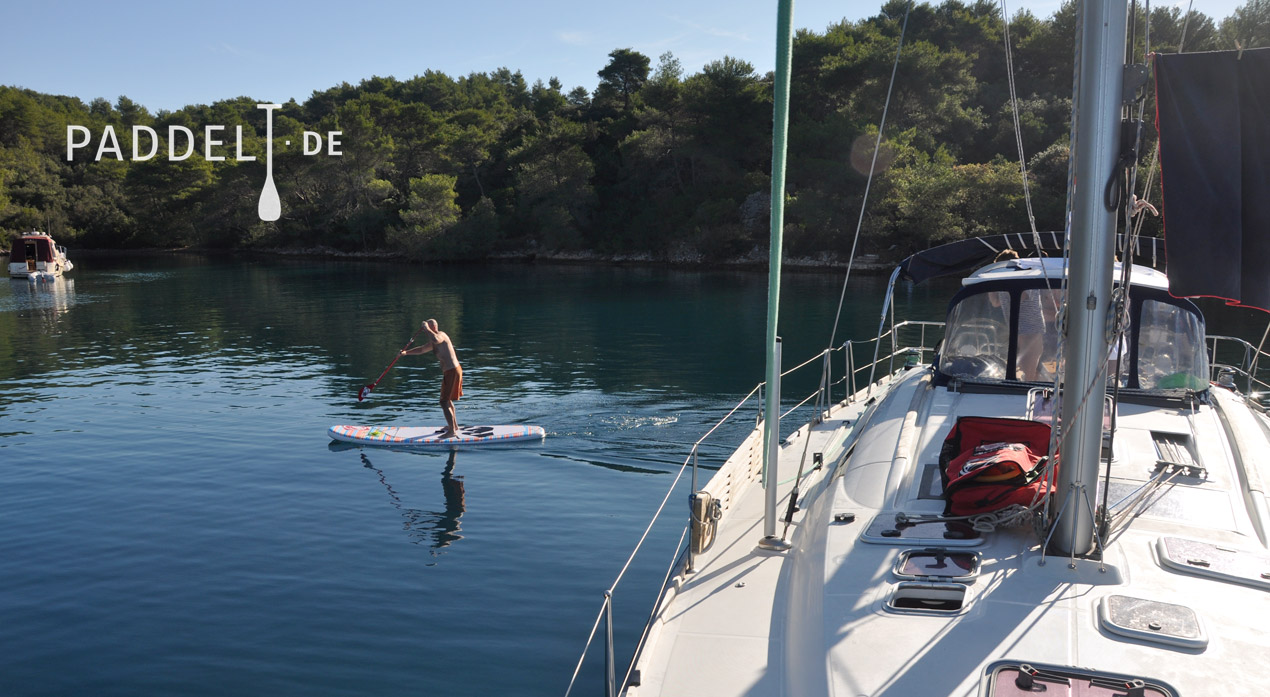 SUP auf dem Segelboot - Paddelt.de - Paddelt mit uns!