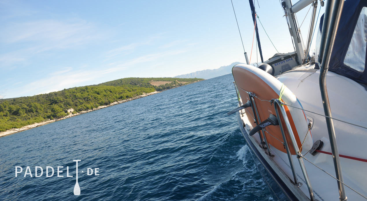 SUP auf dem Segelboot - Paddelt.de - Paddelt mit uns!