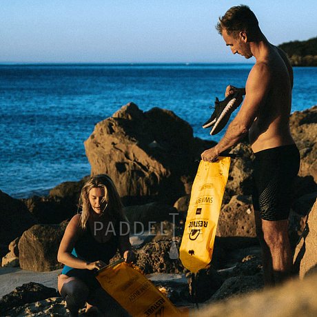 Restube SWIM BUOY - Schwimmboje mit integriertem Drybag